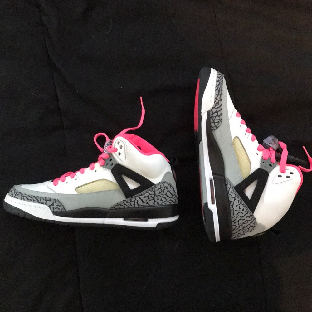 Woman’s size 7Y Nike Air Jordan Spizikes